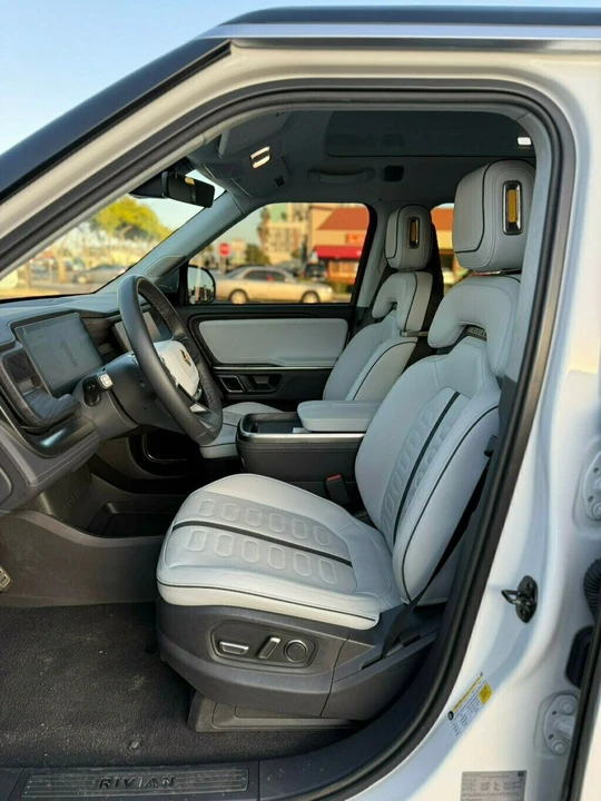 2023 Rivian R1S - Image 7 of 21