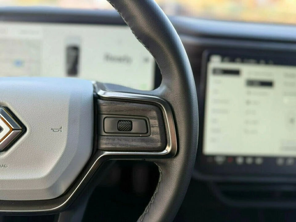 2023 Rivian R1S - Image 13 of 21