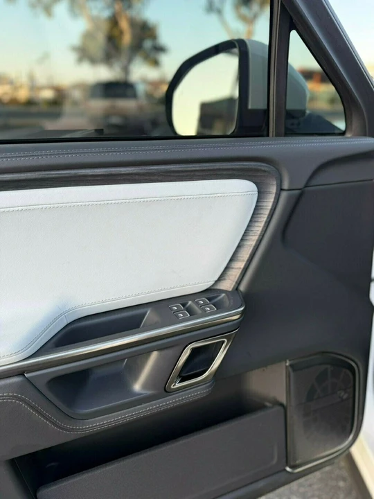 2023 Rivian R1S - Image 19 of 21