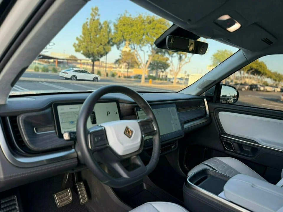 2023 Rivian R1S - Image 10 of 21