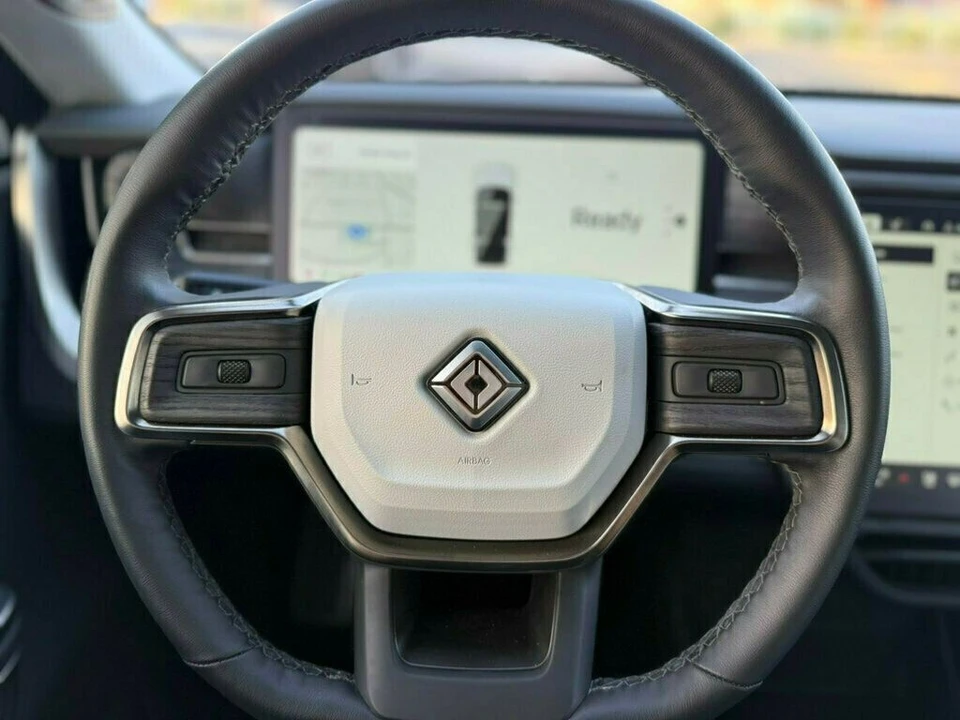 2023 Rivian R1S - Image 11 of 21