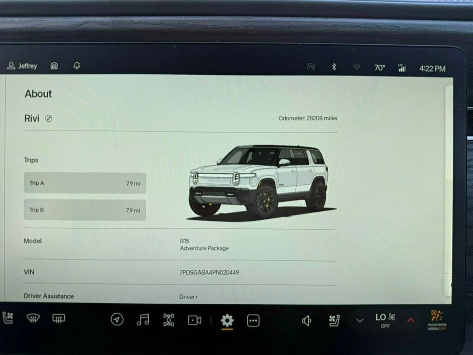 2023 Rivian R1S - Image 15 of 21