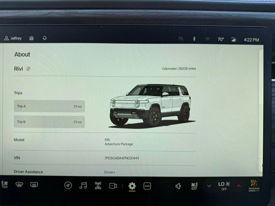 2023 Rivian R1S - Image 15 of 21