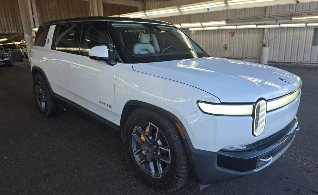 2023 Rivian R1S - Image 6 of 6
