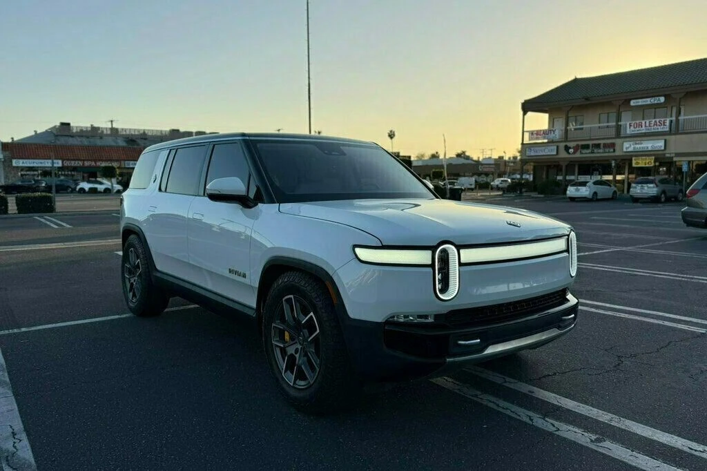 2023 Rivian R1S - Image 3 of 21