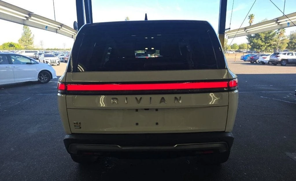 2023 Rivian R1S - Image 4 of 6