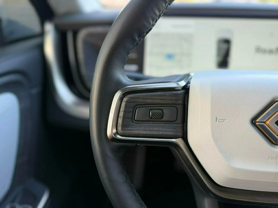 2023 Rivian R1S - Image 12 of 21