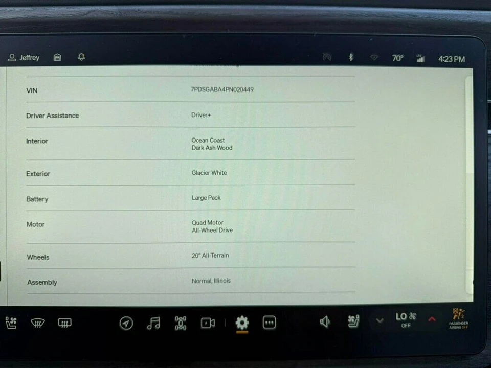 2023 Rivian R1S - Image 16 of 21
