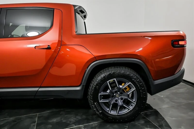 2023 Rivian R1T - Image 8 of 21