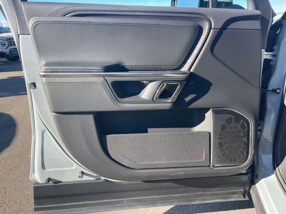 2023 Rivian R1T - Image 9 of 12