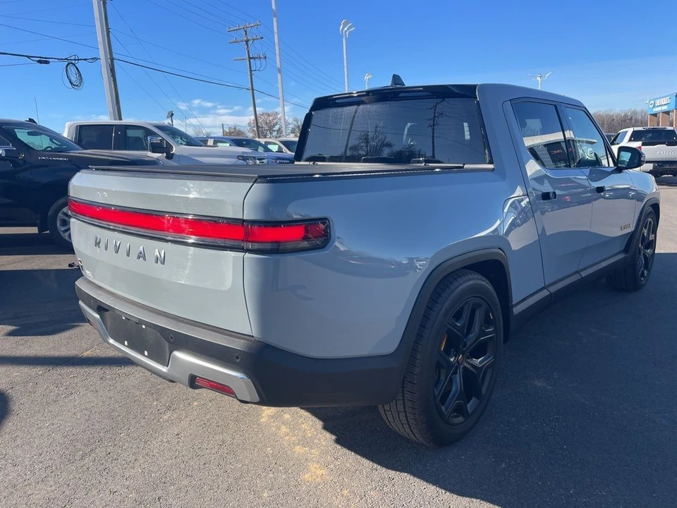 2023 Rivian R1T - Image 5 of 12