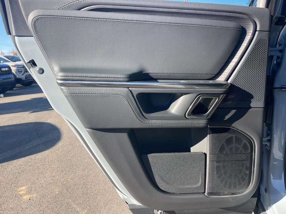 2023 Rivian R1T - Image 12 of 12