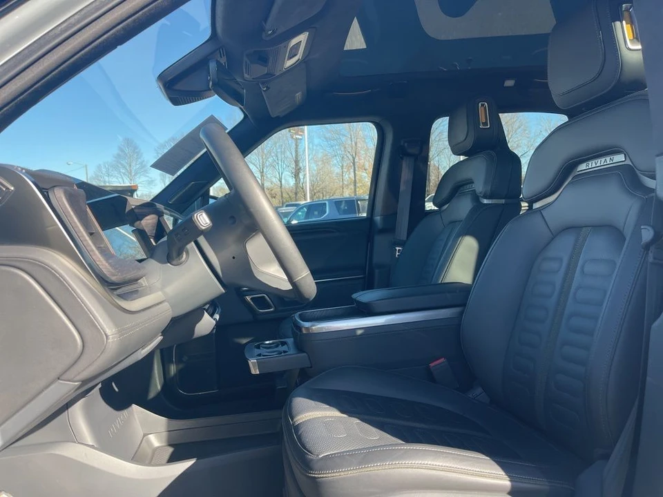 2023 Rivian R1T - Image 10 of 12
