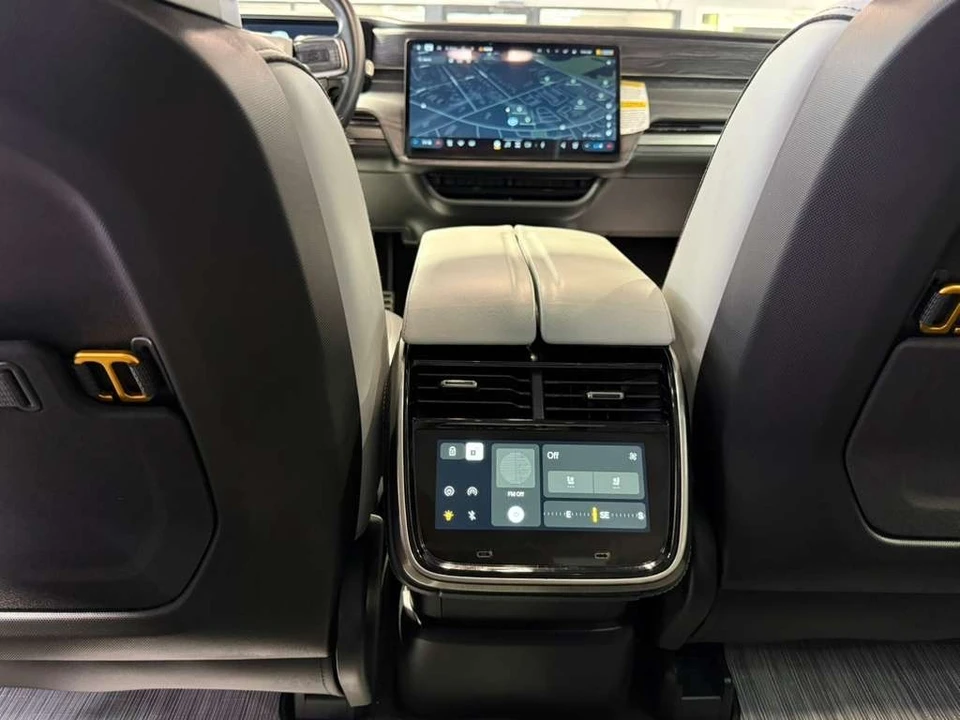 2023 Rivian R1T - Image 21 of 21