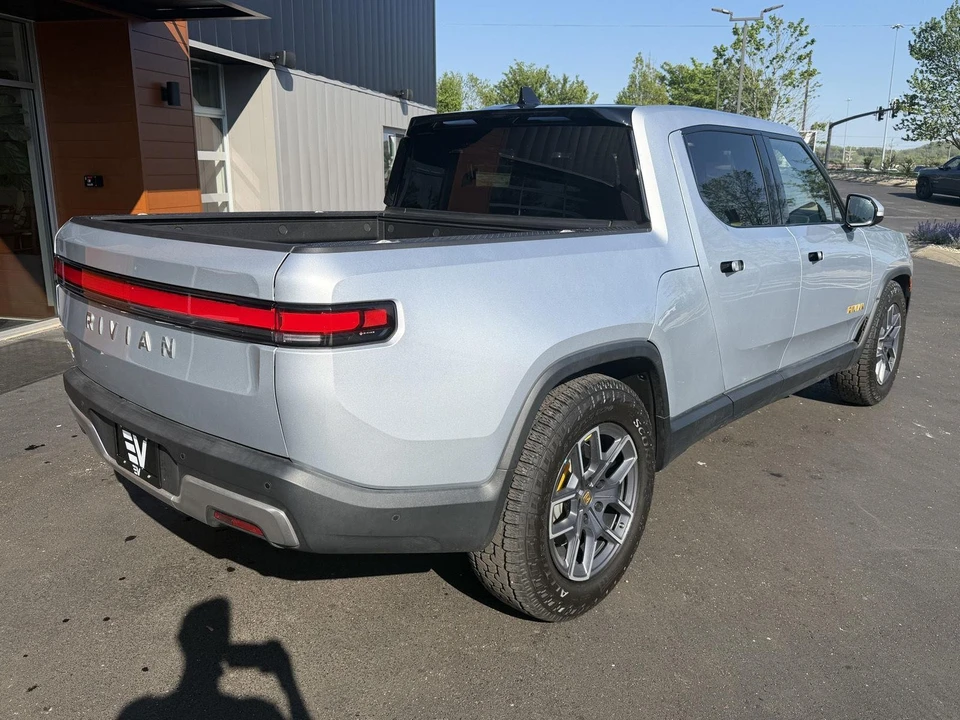 2023 Rivian R1T - Image 7 of 19