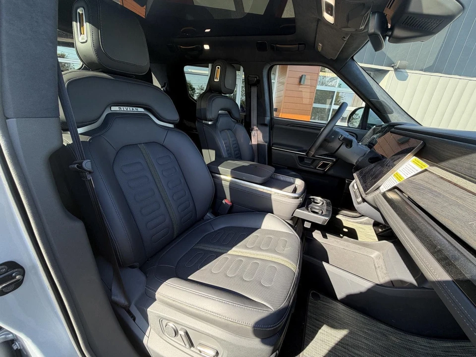 2023 Rivian R1T - Image 11 of 19