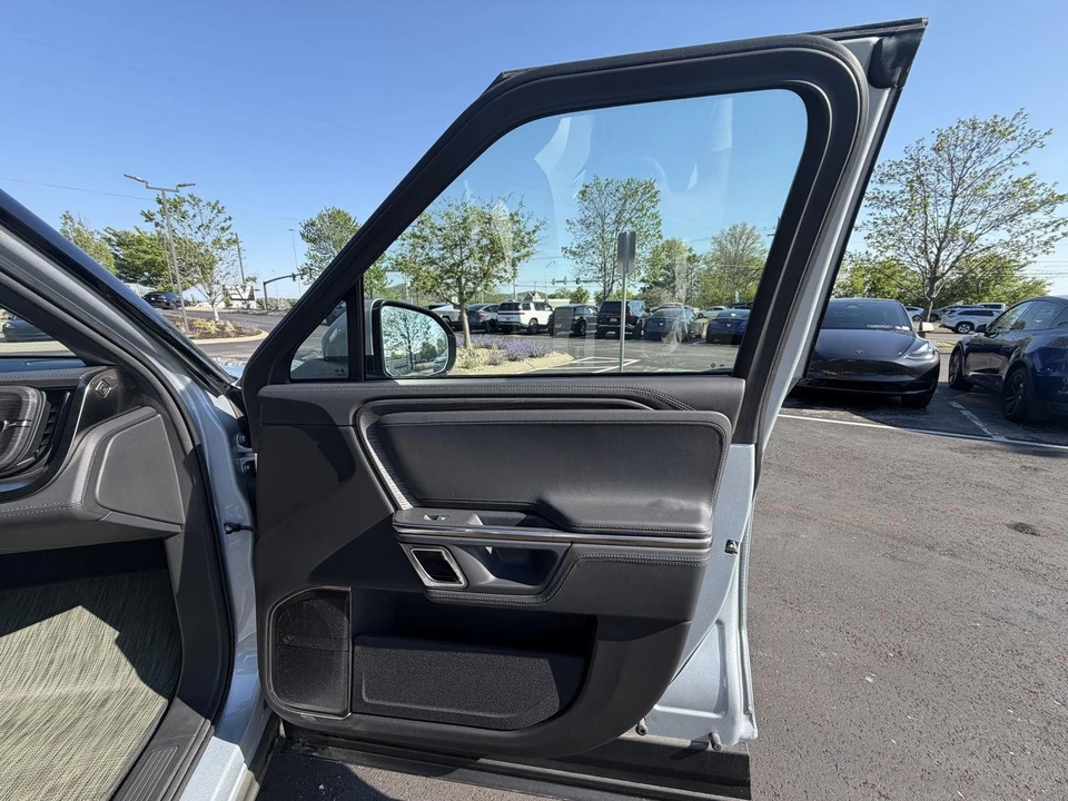 2023 Rivian R1T - Image 9 of 19
