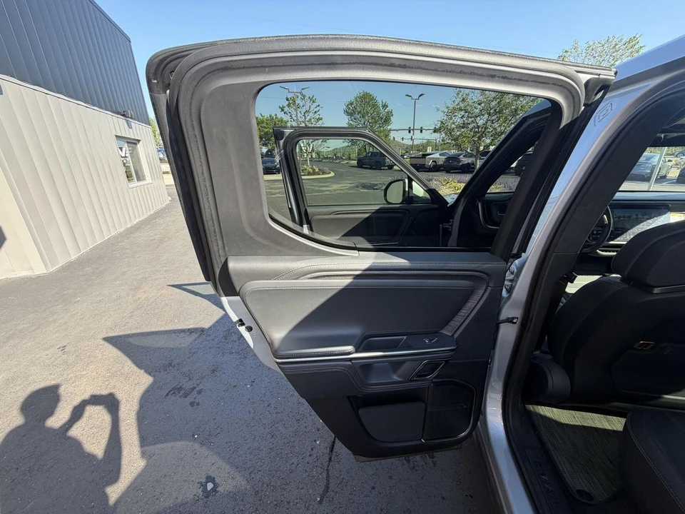 2023 Rivian - Image 15 of 19