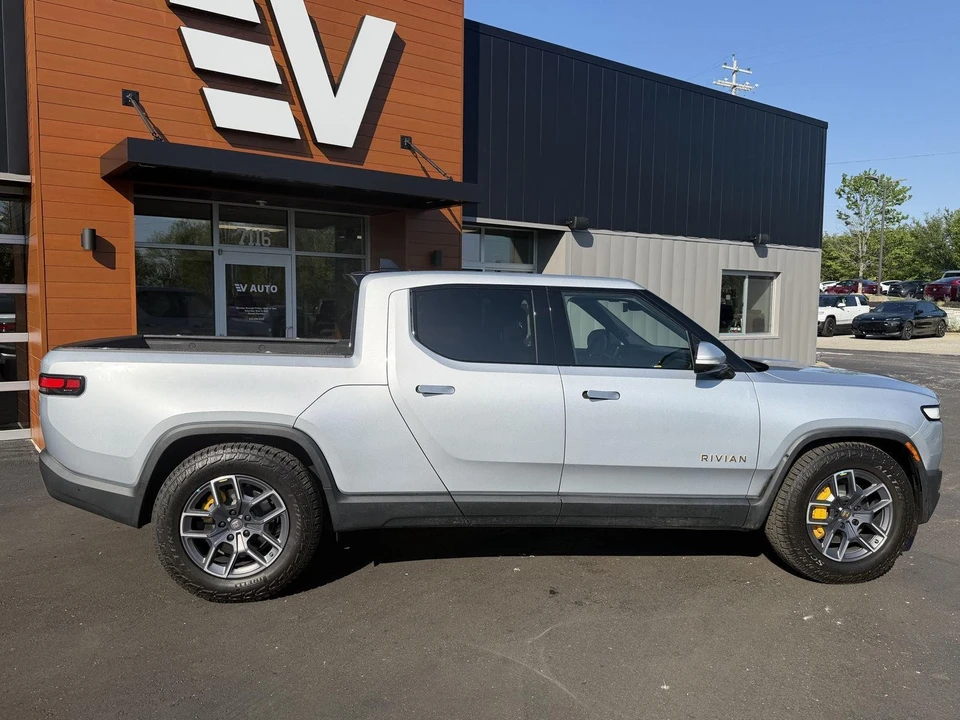 2023 Rivian R1T - Image 8 of 19