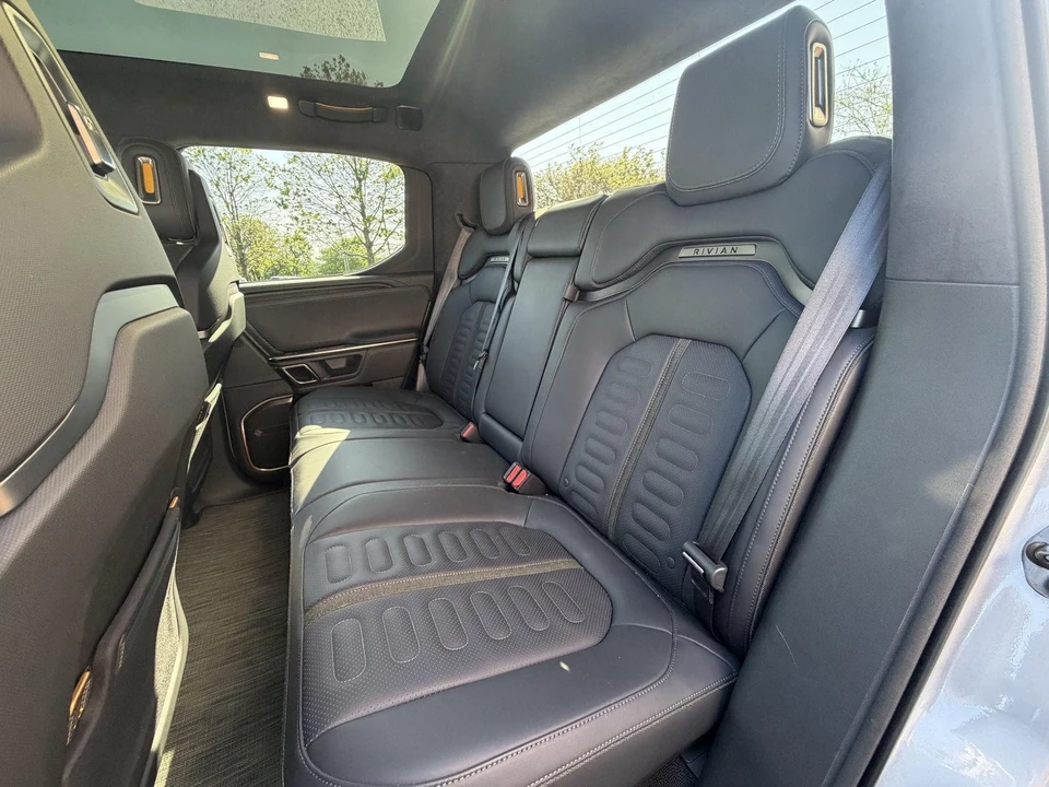2023 Rivian R1T - Image 17 of 19