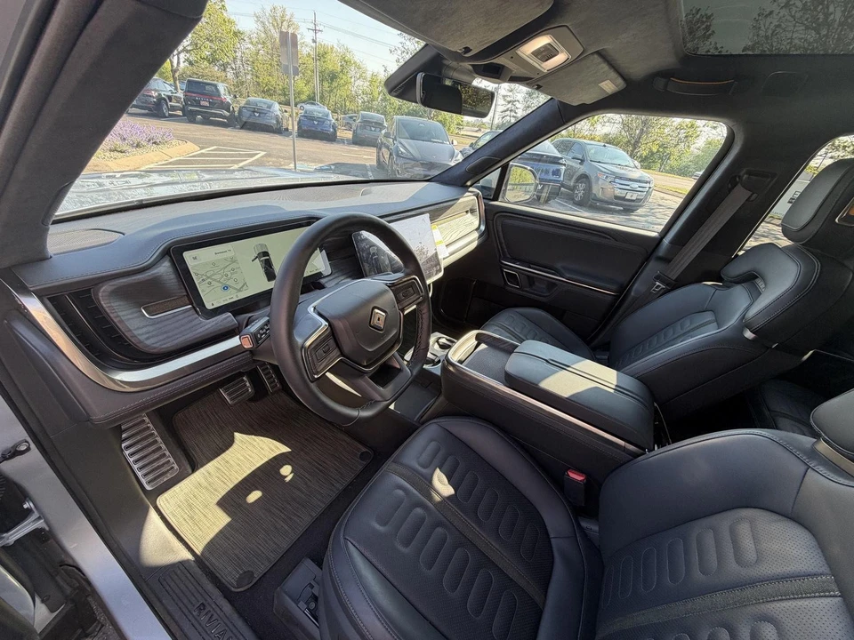 2023 Rivian R1T - Image 14 of 19