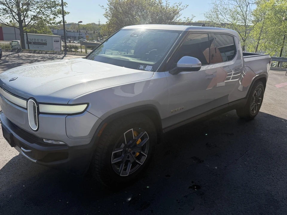 2023 Rivian R1T - Image 3 of 19