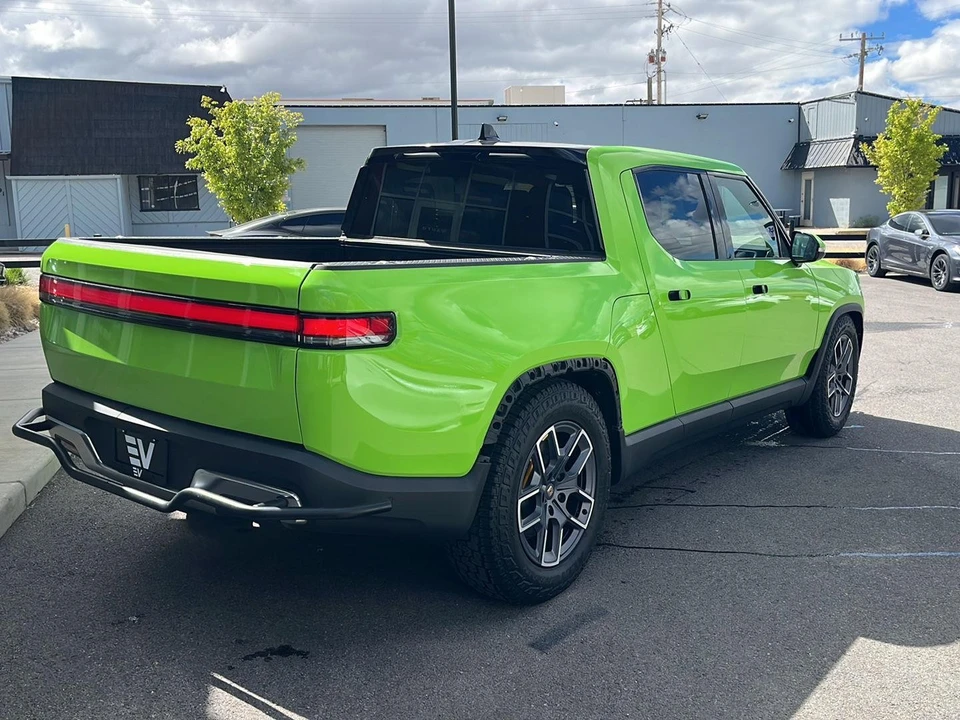 2023 Rivian R1T - Image 8 of 29