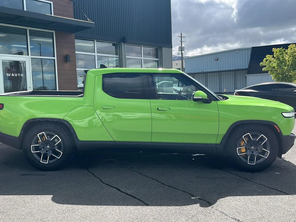 2023 Rivian R1T - Image 9 of 29