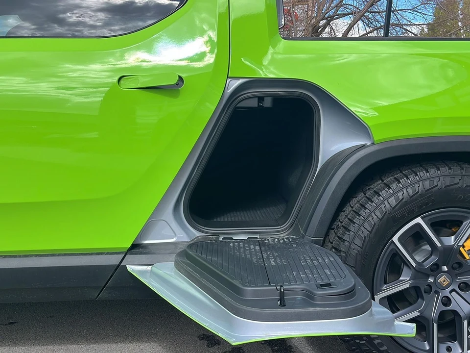 2023 Rivian R1T - Image 12 of 29