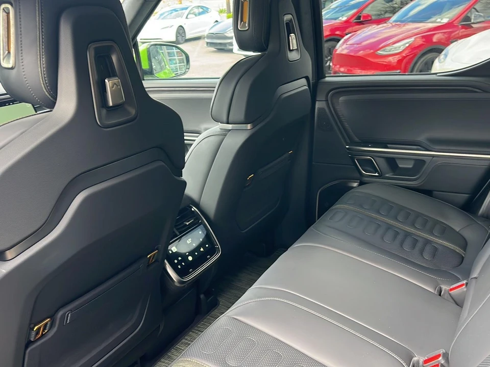 2023 Rivian R1T - Image 18 of 29