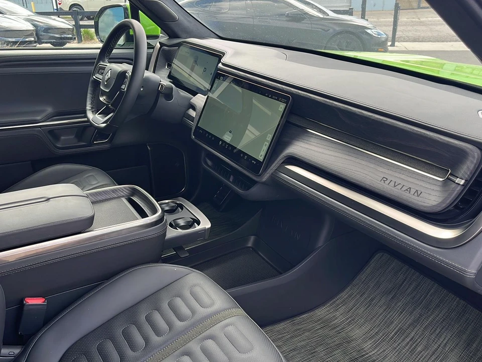 2023 Rivian - Image 25 of 29
