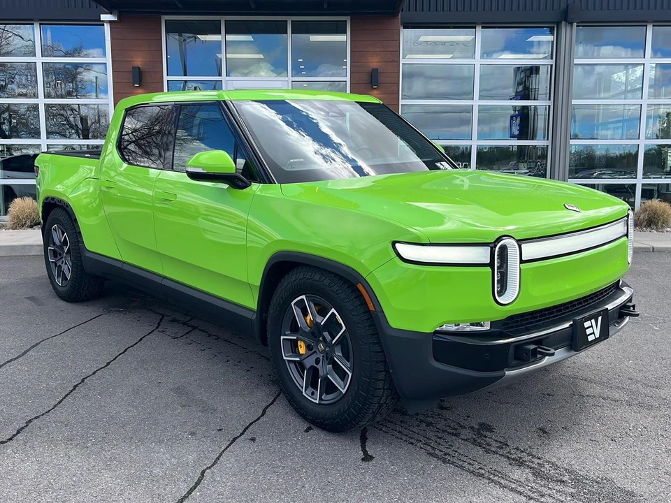 2023 Rivian R1T - Image 2 of 21