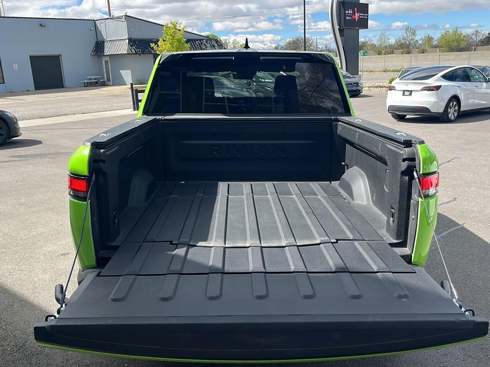 2023 Rivian R1T - Image 10 of 29