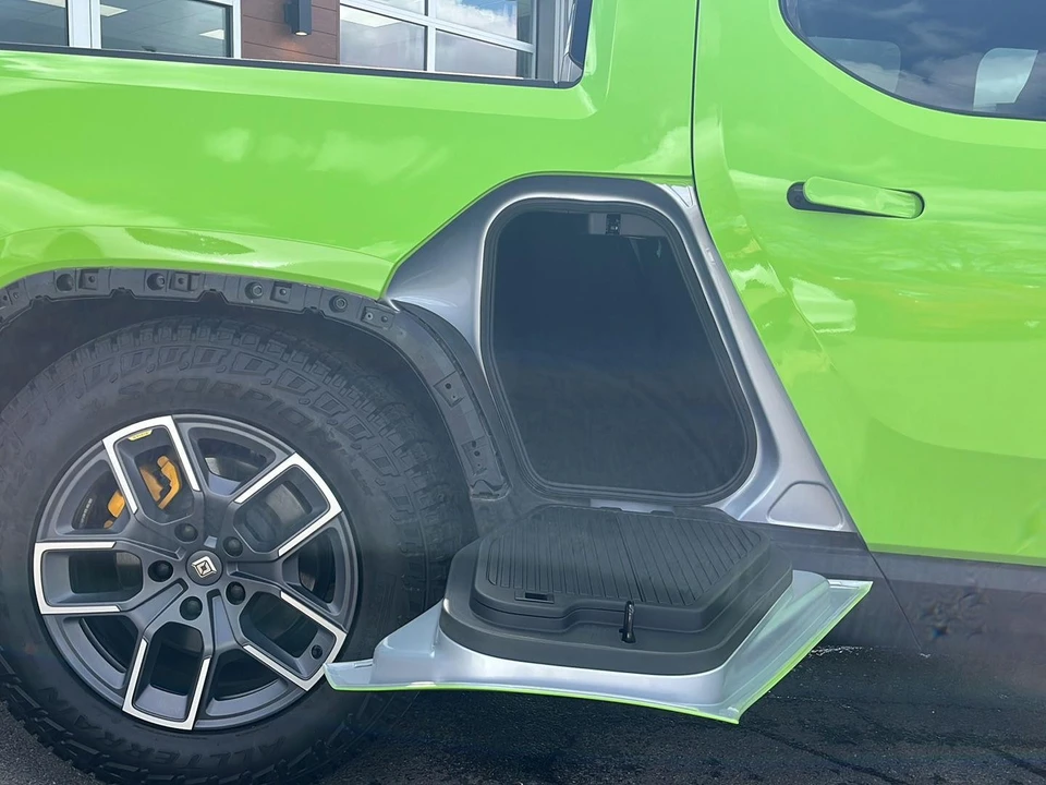 2023 Rivian R1T - Image 11 of 29