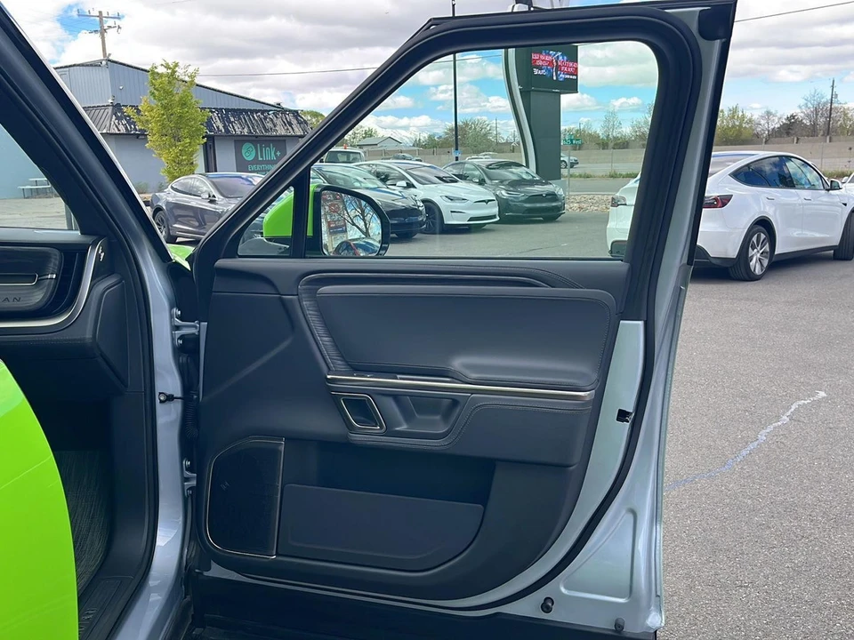 2023 Rivian - Image 24 of 29