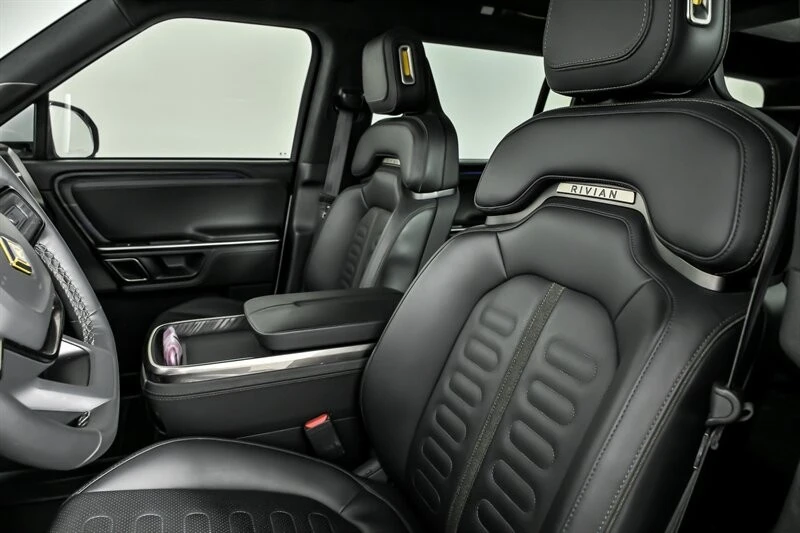 2023 Rivian R1S - Image 20 of 21