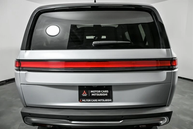 2023 Rivian R1S - Image 10 of 21