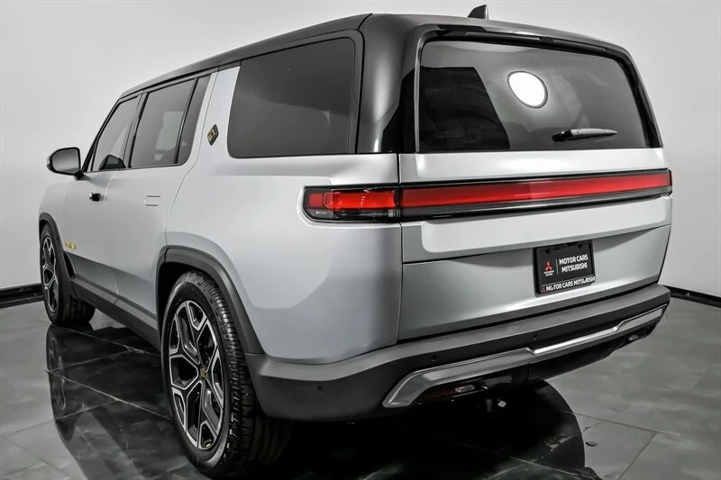 2023 Rivian R1S - Image 9 of 21