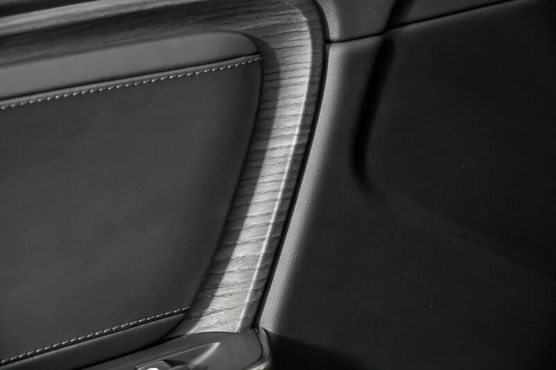 2023 Rivian R1S - Image 16 of 21