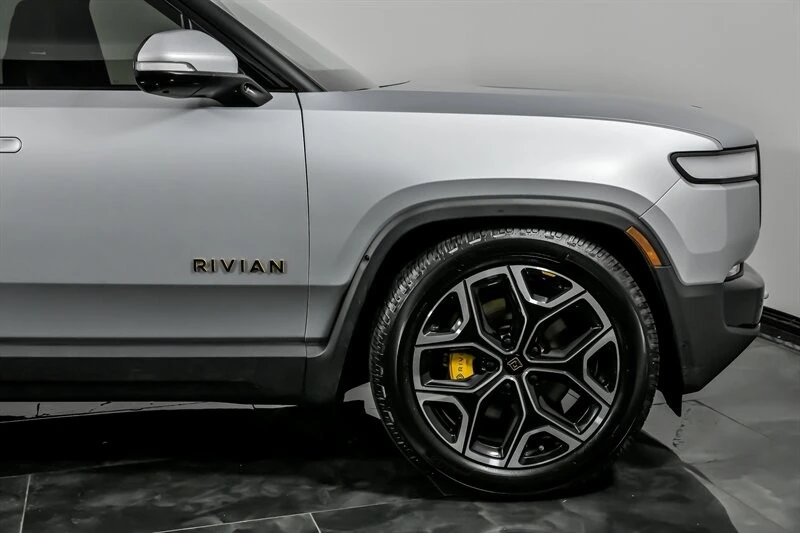 2023 Rivian R1S - Image 14 of 21