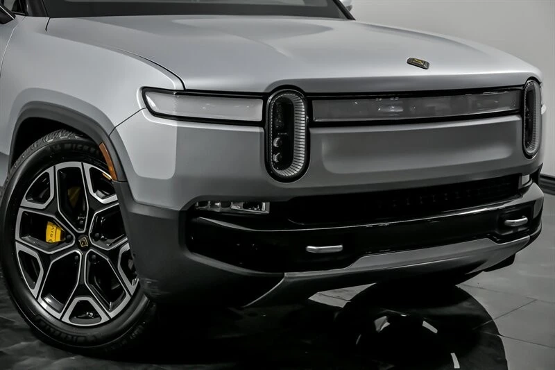 2023 Rivian R1S - Image 2 of 21