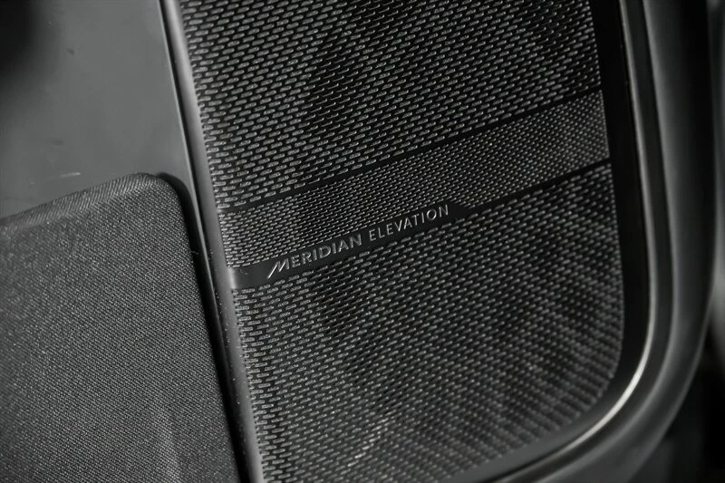 2023 Rivian R1S - Image 17 of 21