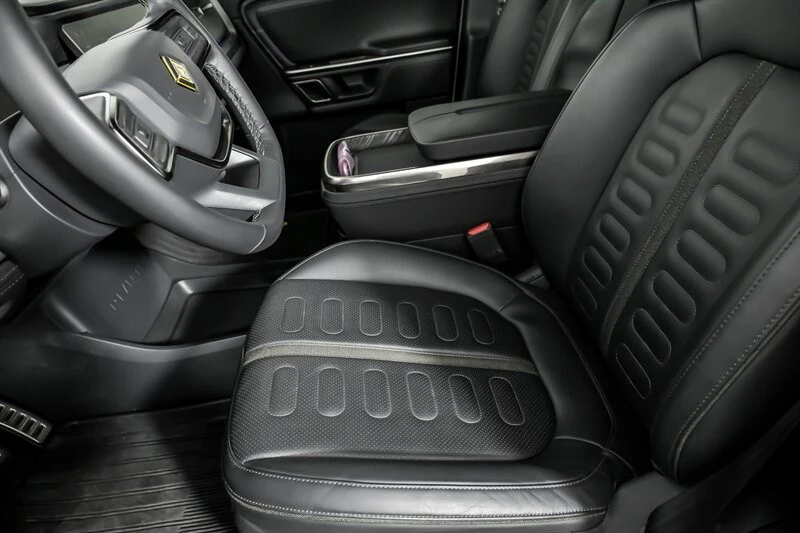 2023 Rivian R1S - Image 19 of 21
