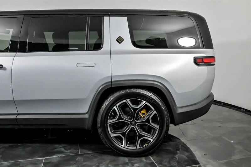 2023 Rivian R1S - Image 8 of 21