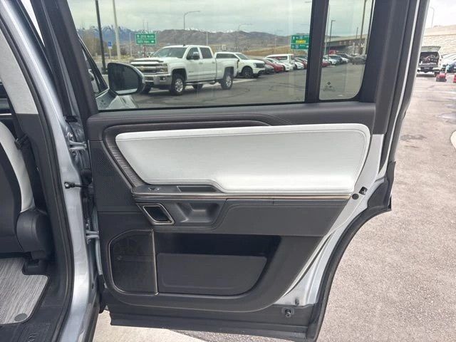 2023 Rivian R1S - Image 21 of 21