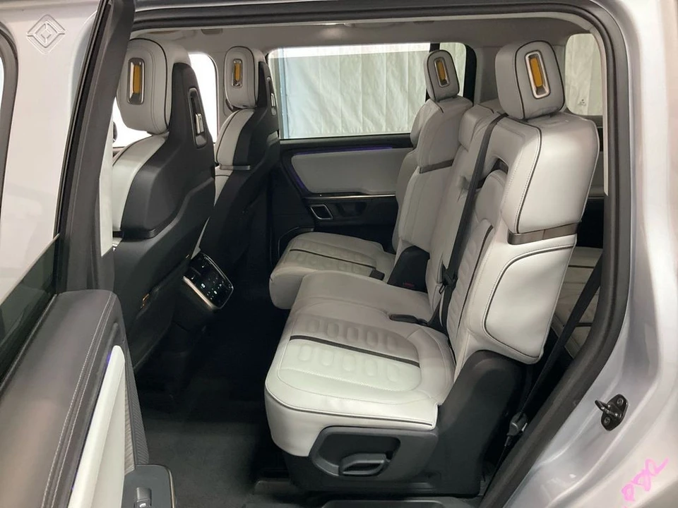 2023 Rivian R1S - Image 6 of 6
