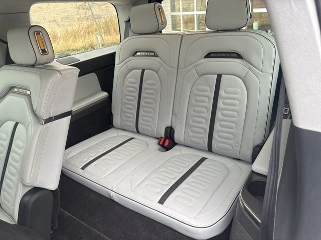 2023 Rivian R1S - Image 18 of 21
