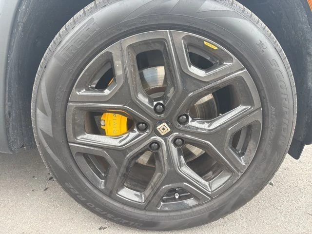 2023 Rivian R1S - Image 10 of 21