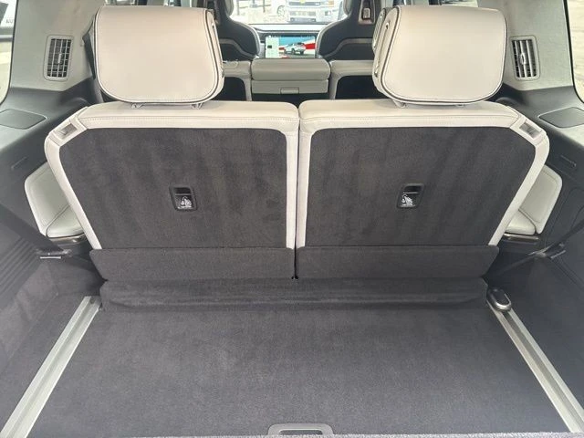 2023 Rivian R1S - Image 19 of 21