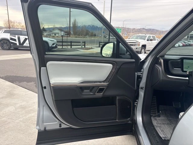 2023 Rivian R1S - Image 11 of 21